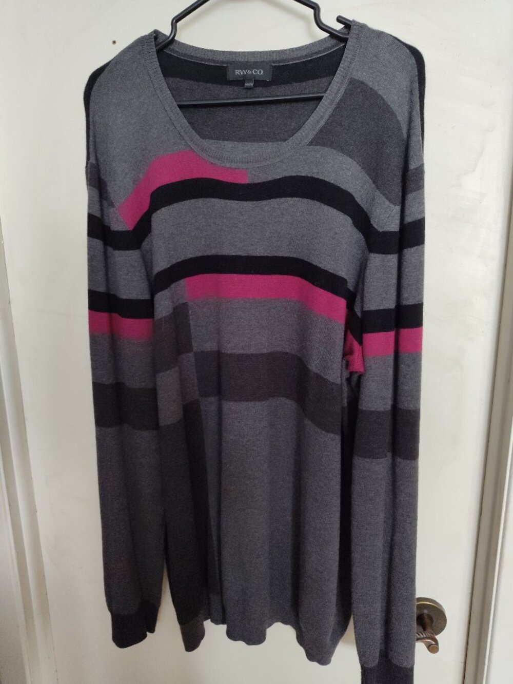 Beautiful RW & CO Womans Sweater